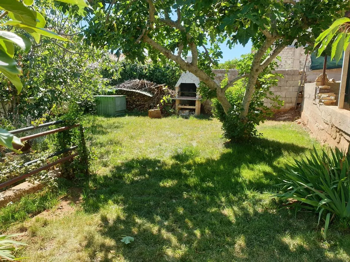 Mediterranean Chill And Grill Apartment Pula Croatia