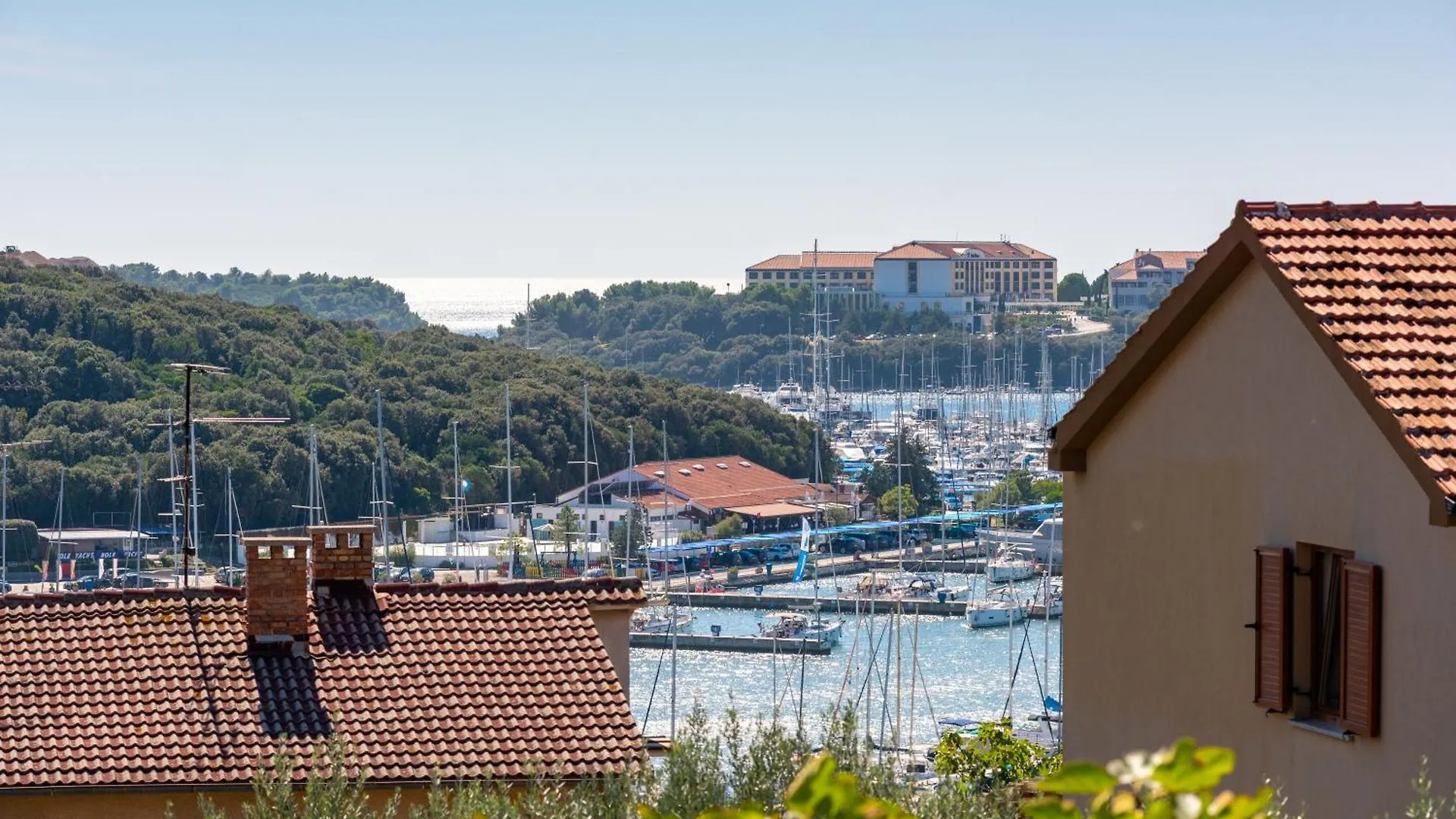 Mediterranean Chill And Grill With See View Pula 0*,